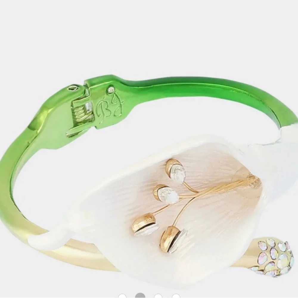Authentic Betsey Johnson Bracelet - Crystal Rhinestone Calla Lily Hinged NWT - Picture 4 of 16